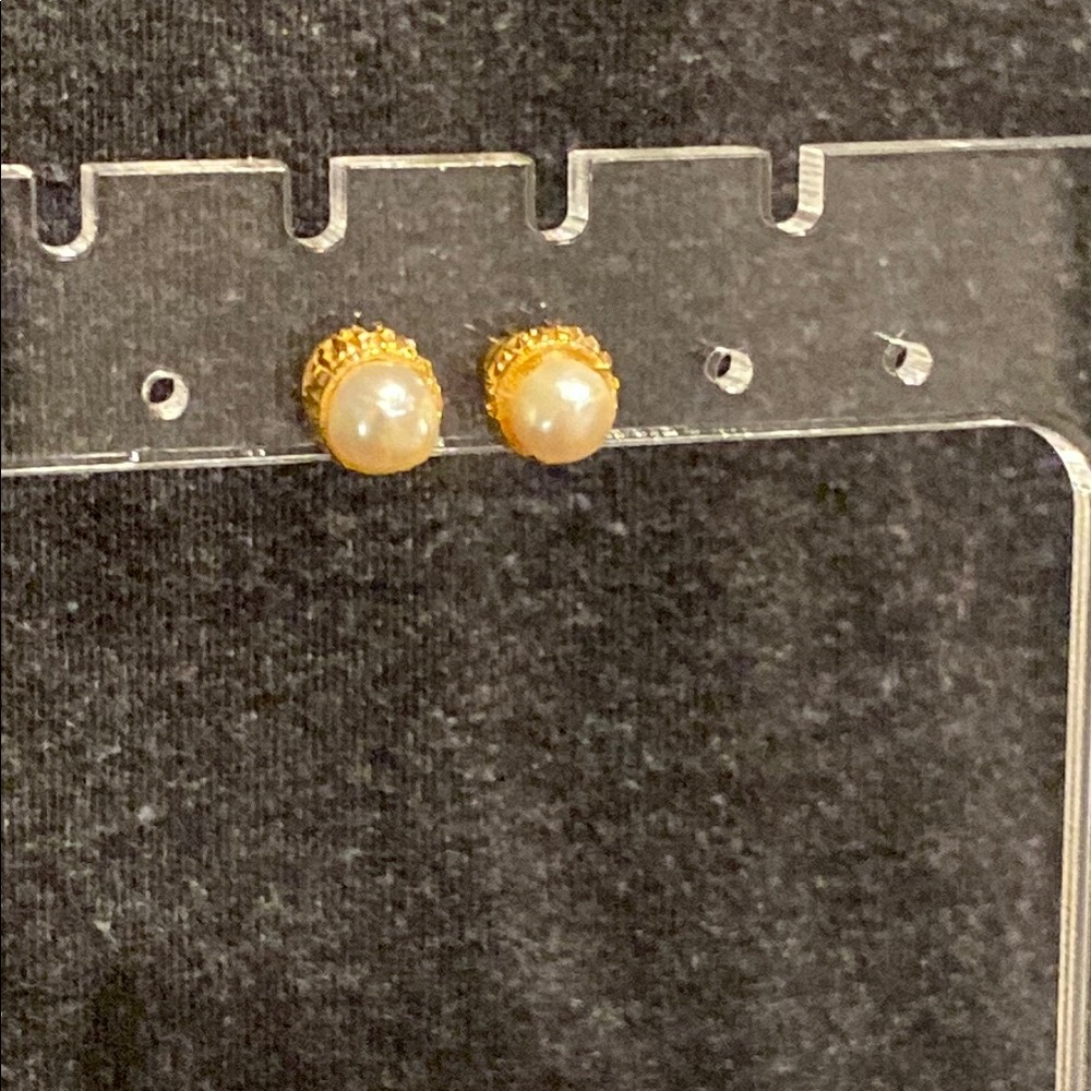 Elegant Gold and Pearl Stud Earrings
